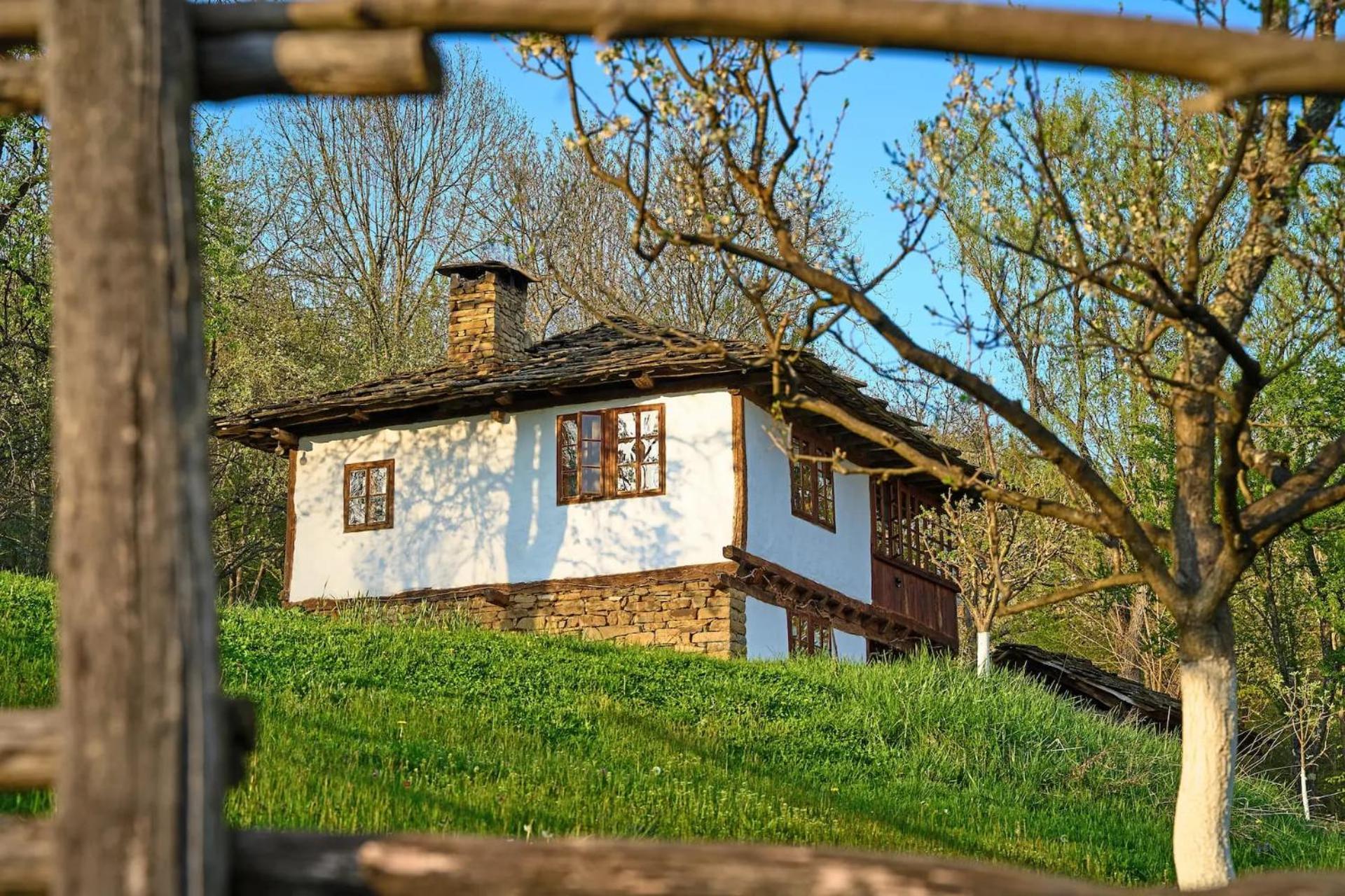 Villa Authentic House With Stunning Mountain View - Karashka Aprilzi Exterior foto