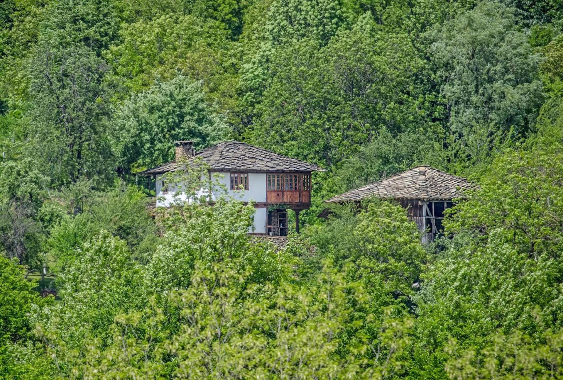 Villa Authentic House With Stunning Mountain View - Karashka Aprilzi Exterior foto