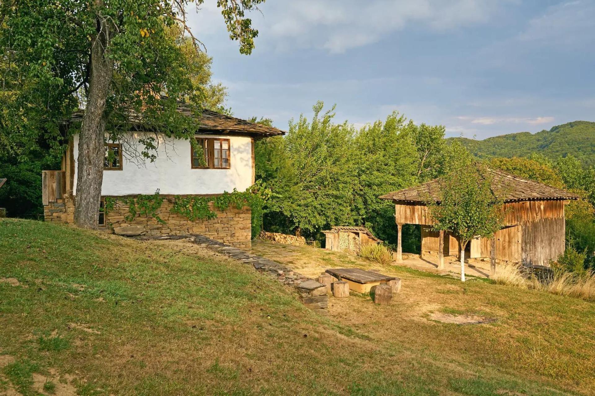 Villa Authentic House With Stunning Mountain View - Karashka Aprilzi Exterior foto