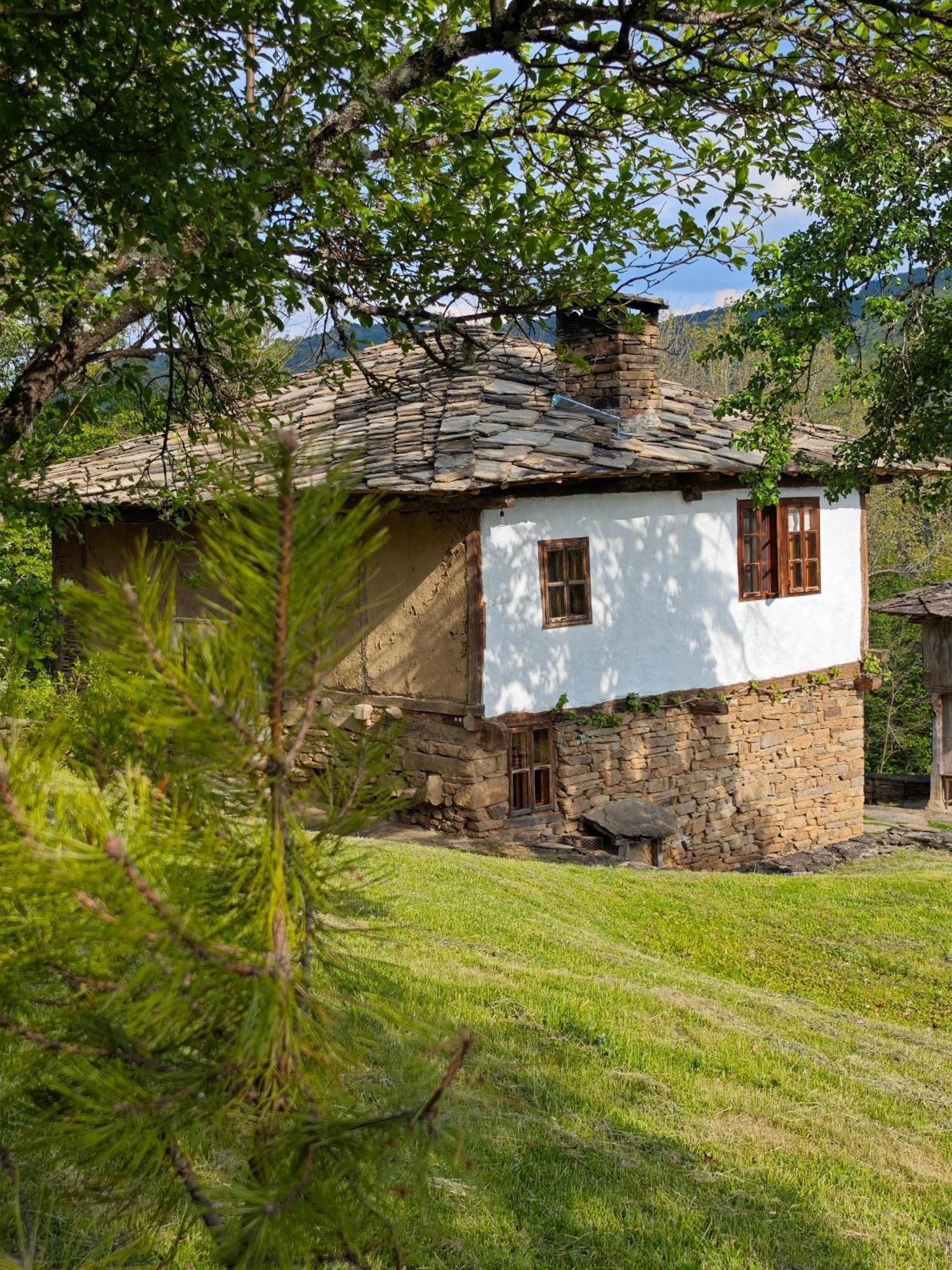 Villa Authentic House With Stunning Mountain View - Karashka Aprilzi Exterior foto