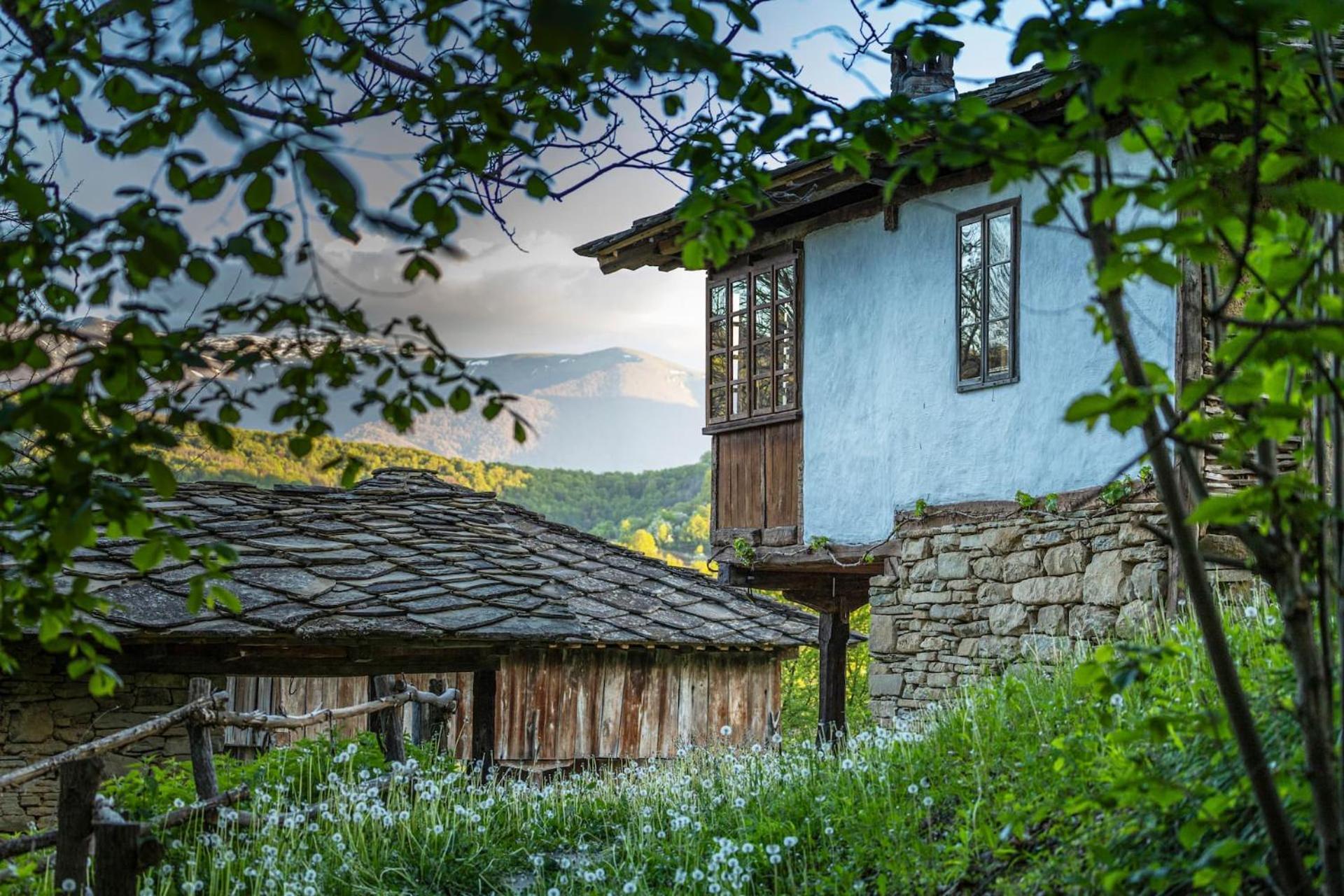 Villa Authentic House With Stunning Mountain View - Karashka Aprilzi Exterior foto